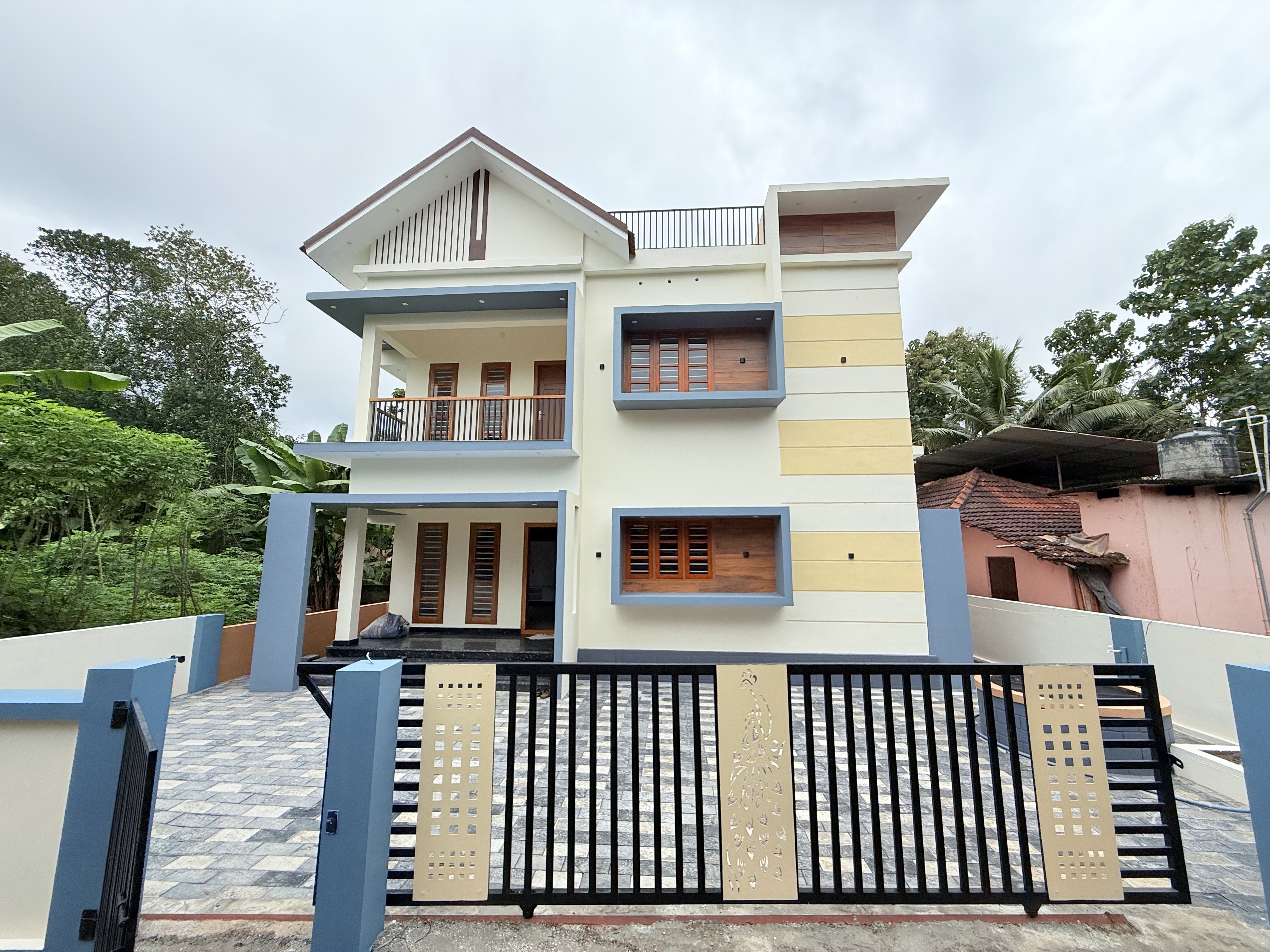 House for sale in Puthupally, Kottayam, Kerala
