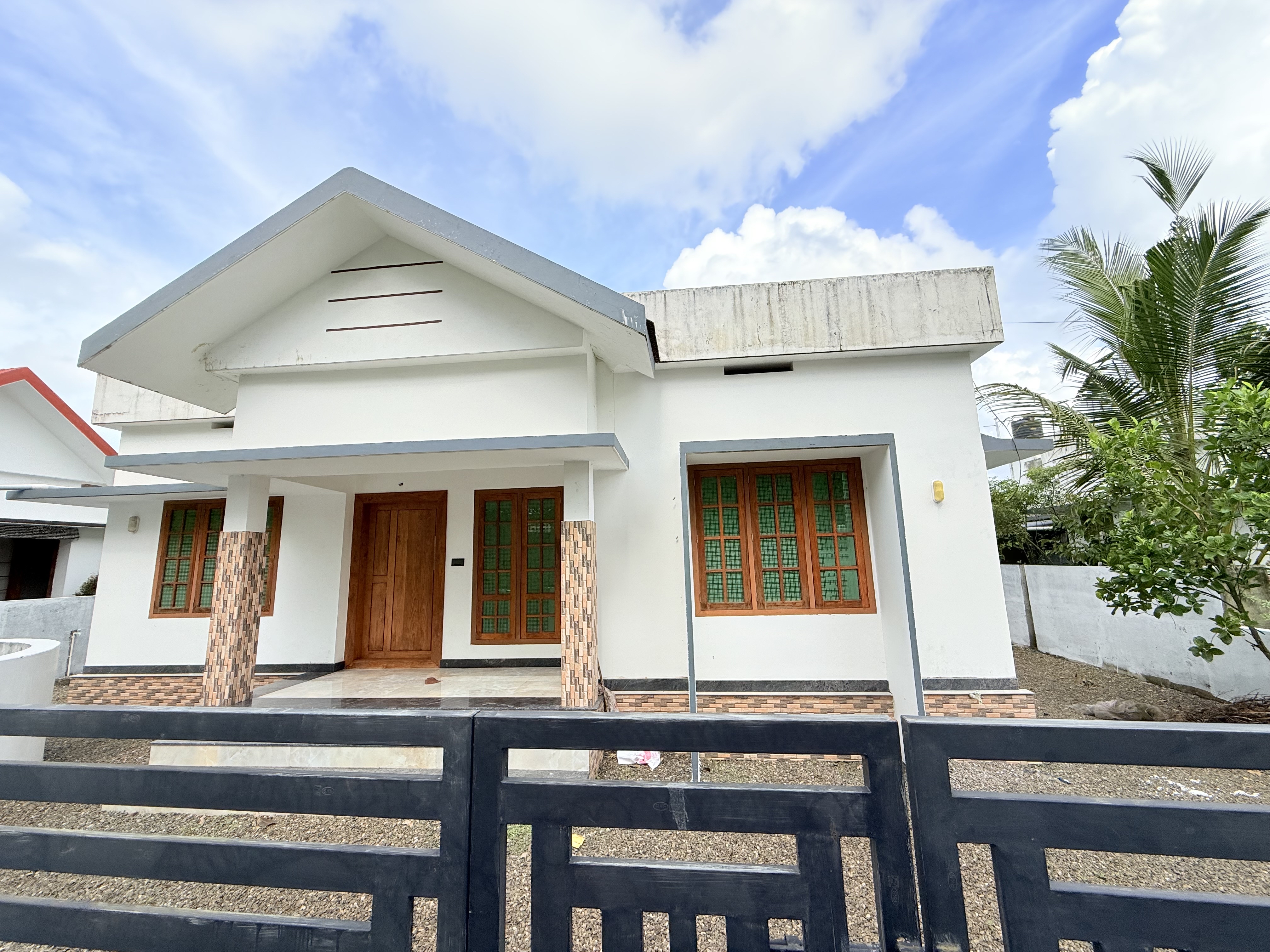 House for sale in Puthupally, Kottayam, Kerala